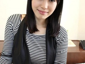 君岛美绪在线：人妻婬乱厨房，体验极致激情