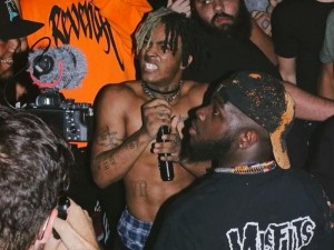 XXXTentacion 一般被称为 XXX，他是一位美国知名说唱歌手