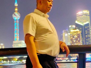 GAY 国产儒雅中老年男艺术写真集：展现成熟魅力与风采